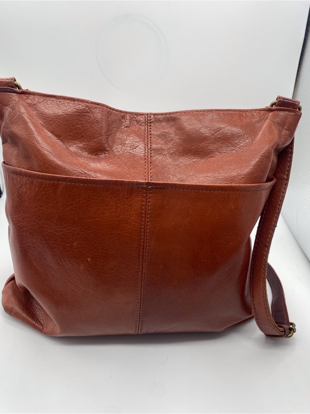 Classic Leather Shoulder Bag in Cognac